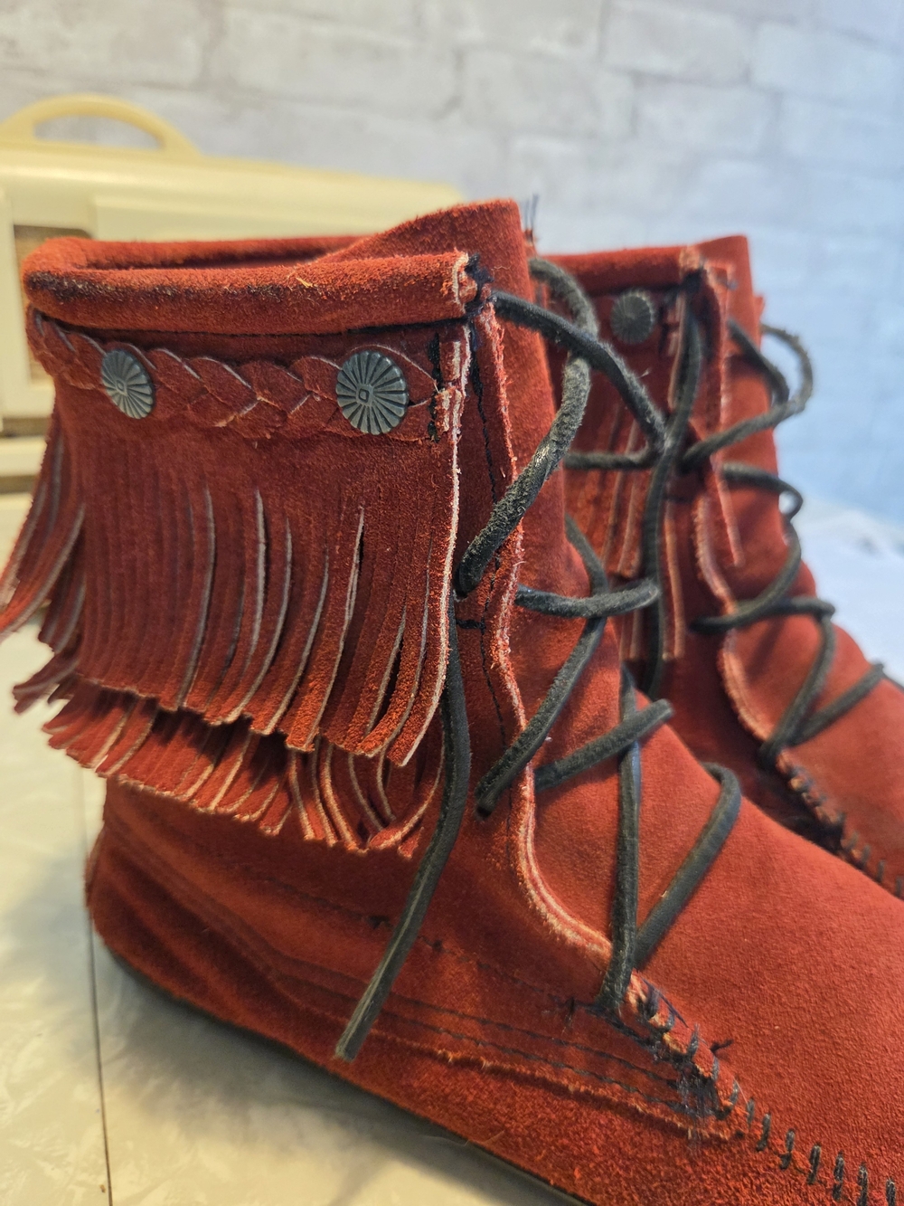 Vintage 90's Fringed Minnetonka Lace-Up Suede Moccasins - Picture 5 of 9